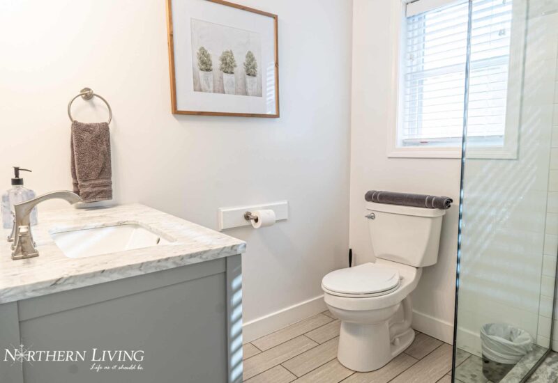 MAINFLOOR BATHROOM_
