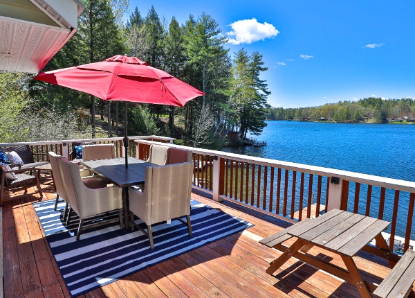 Lakefront Lookout deck overlooking the lake