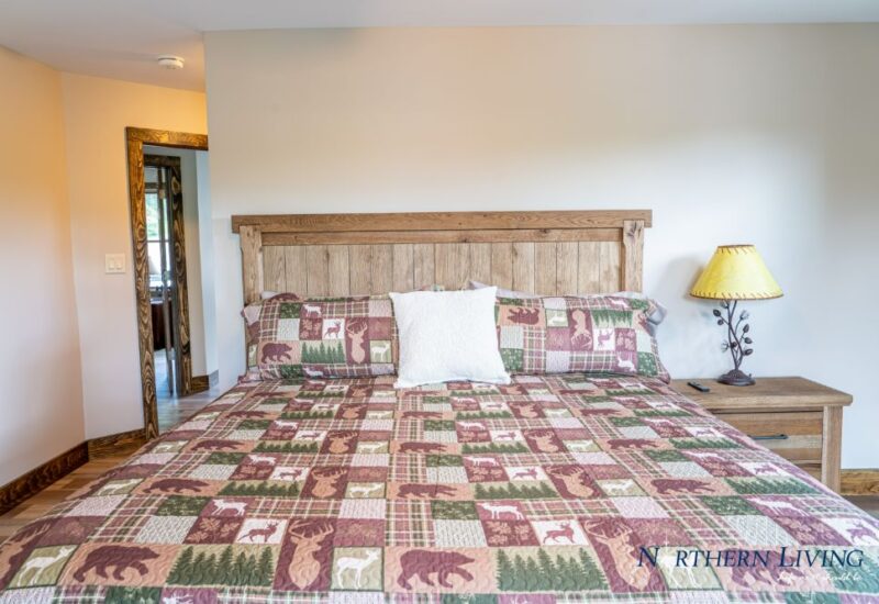 bedroom with Adirondack themed comforter