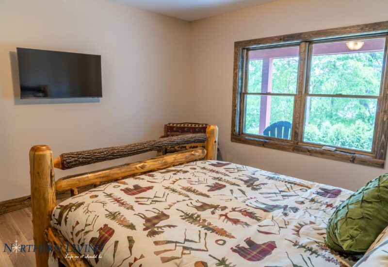 guest bedroom with TV at Island Overlook vacation rental